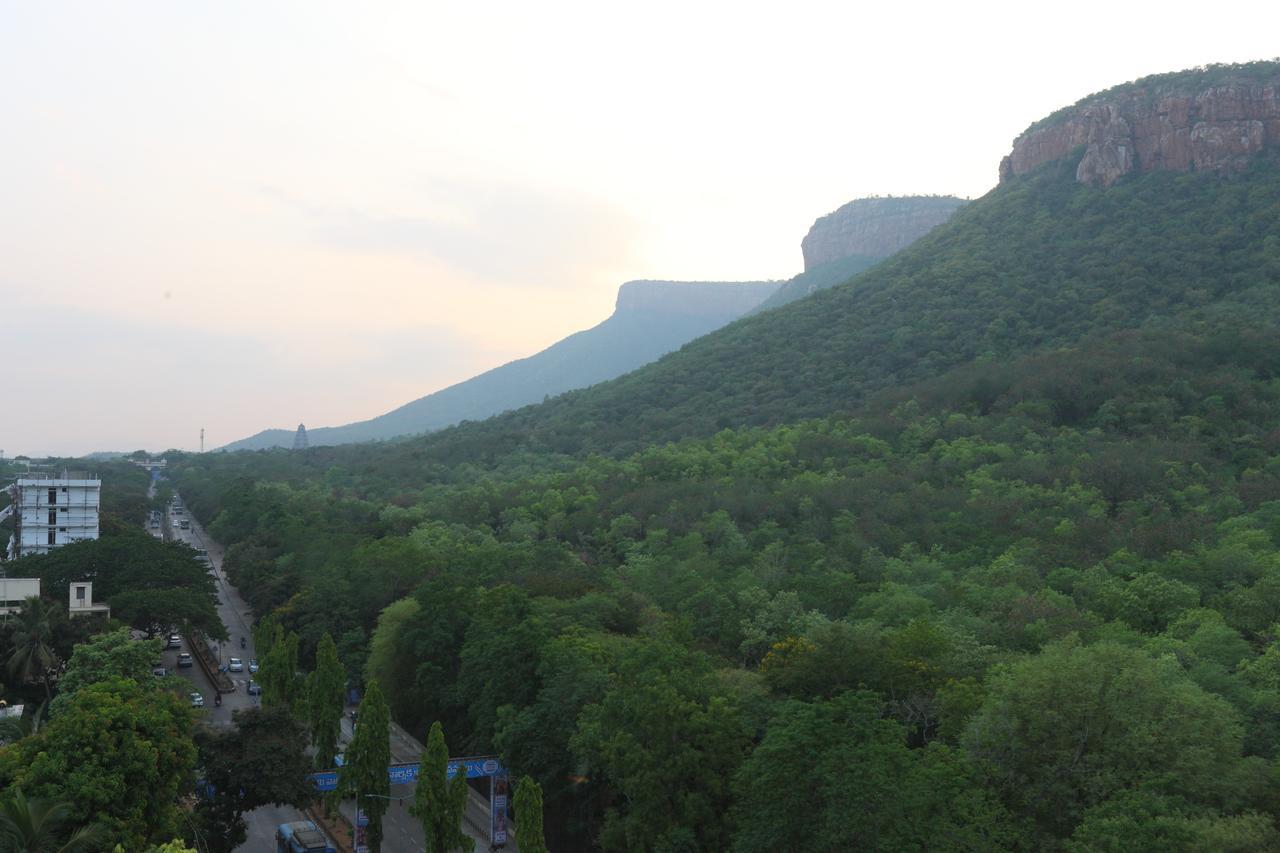 Oyo 15115 Hotel Ramcharan Residency 티루파티 외부 사진