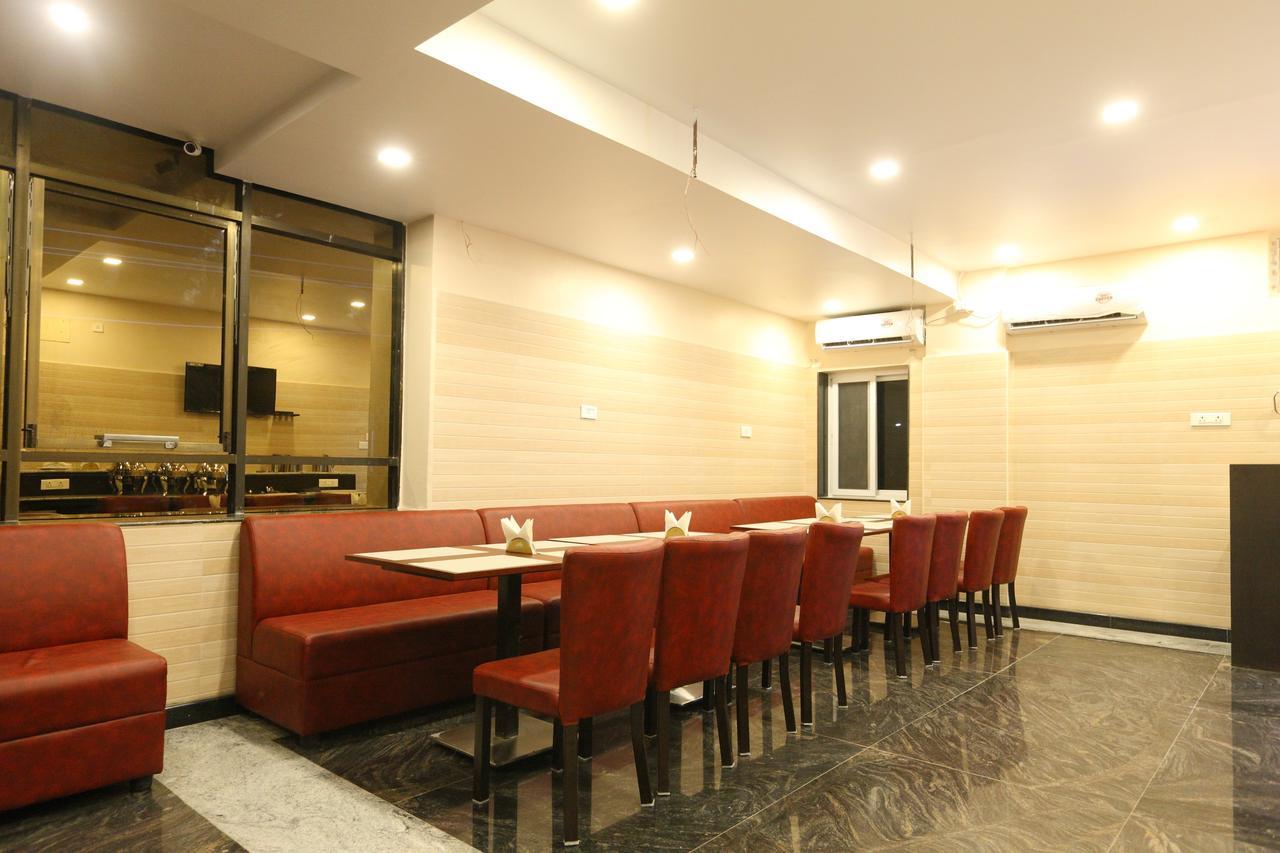 Oyo 15115 Hotel Ramcharan Residency 티루파티 외부 사진